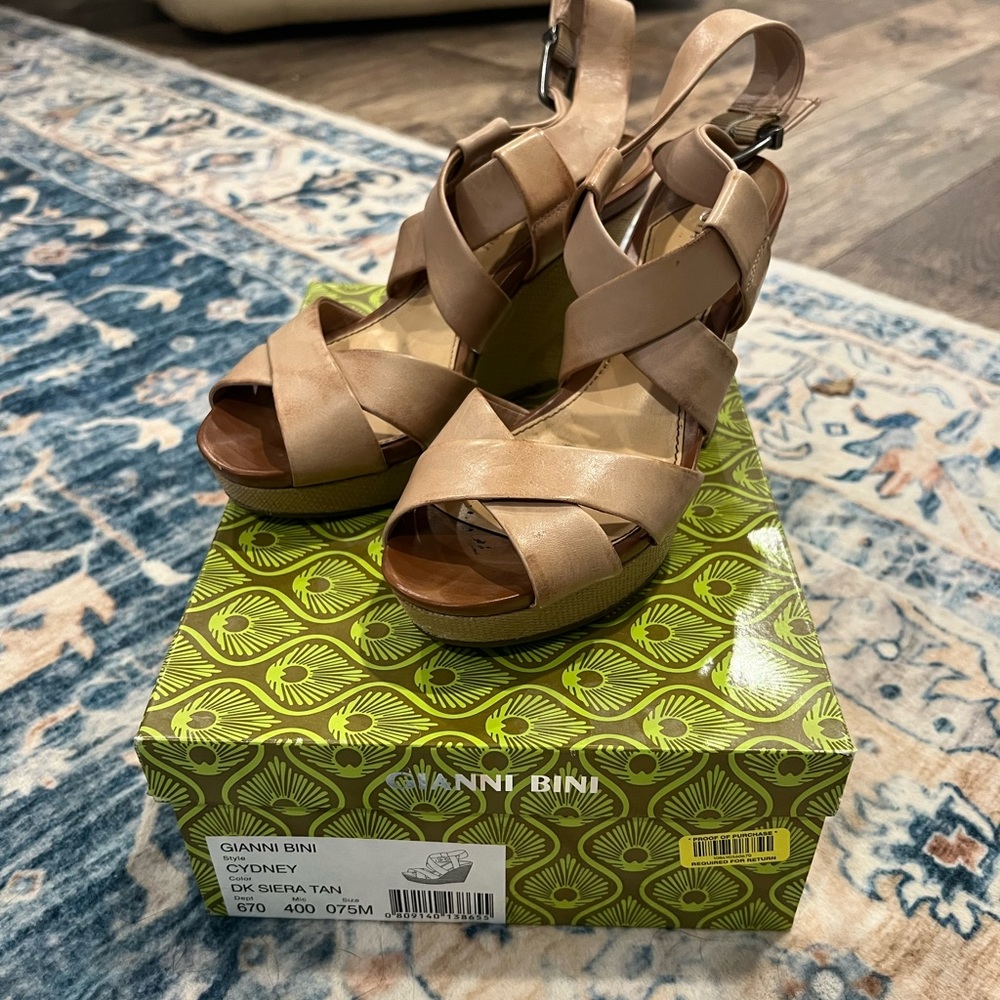 Gianni Bini CYDNEY Dark Sierra Tan Wedge